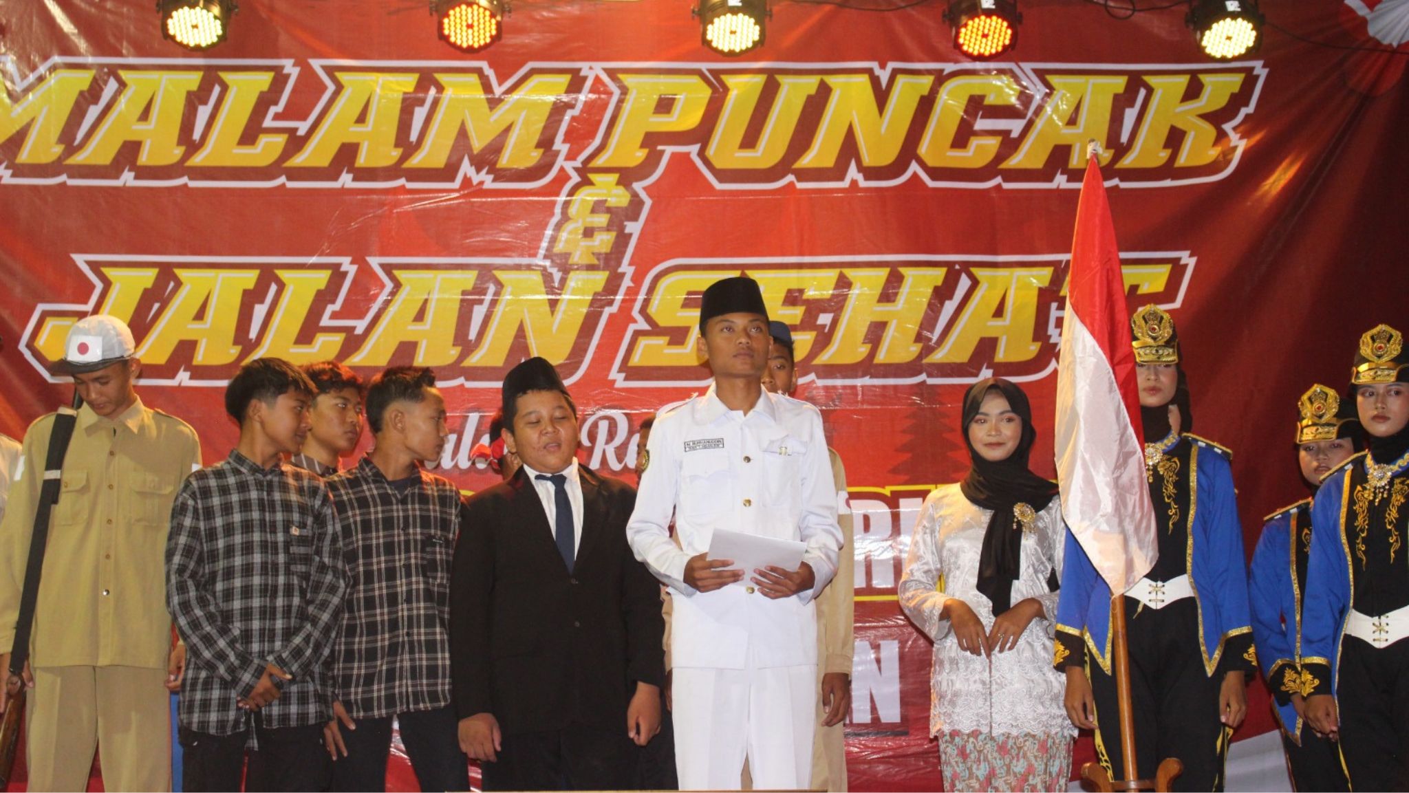 Kreativitas Siswa MTsN 8 Nganjuk Jadi Warna di Pentas Seni Desa Sawahan