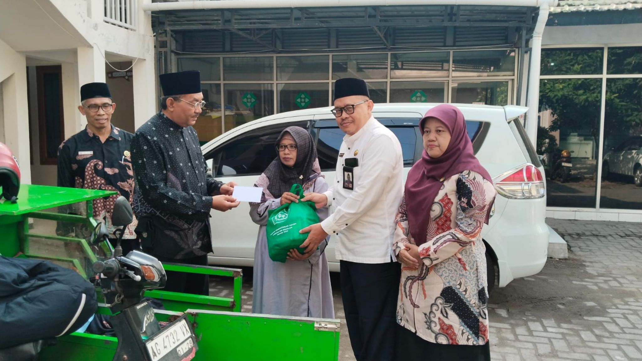Menebar Maslahat, Menguatkan Umat, Kemenag Nganjuk Hadir untuk Anak Yatim dan Penyandang Disabilitas
