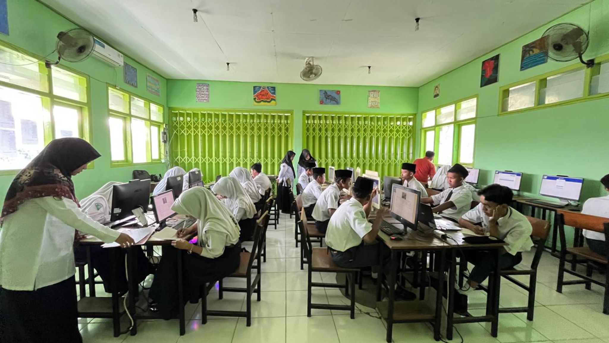 Gladi Tes Kompetensi Akademik (TKA) di MTsN 10 Nganjuk berjalan dengan lancar dan kondusif