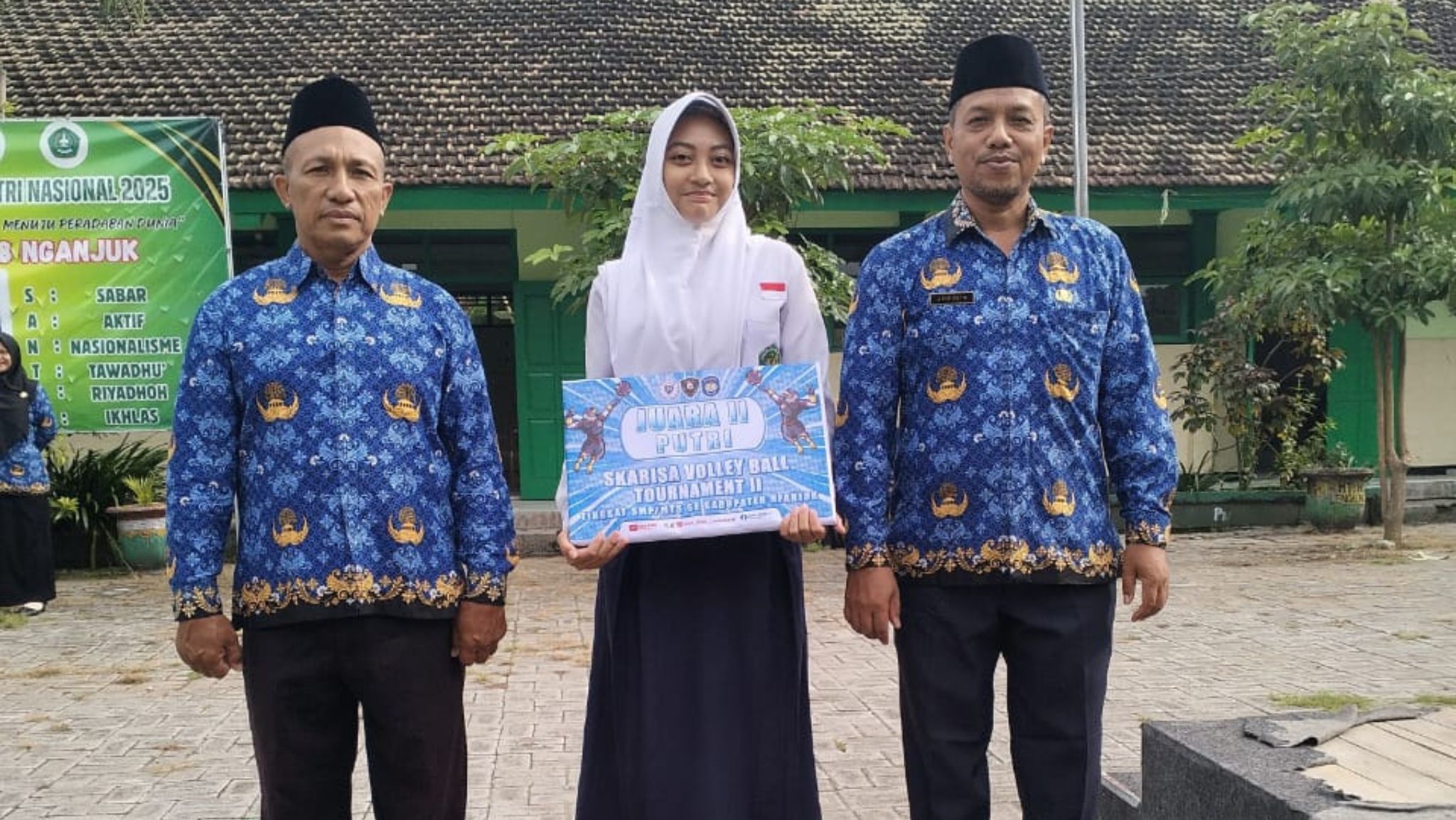 Tim Voli MTsN 8 Nganjuk Raih Juara 2 dalam Skarisa Volleyball Tournament II