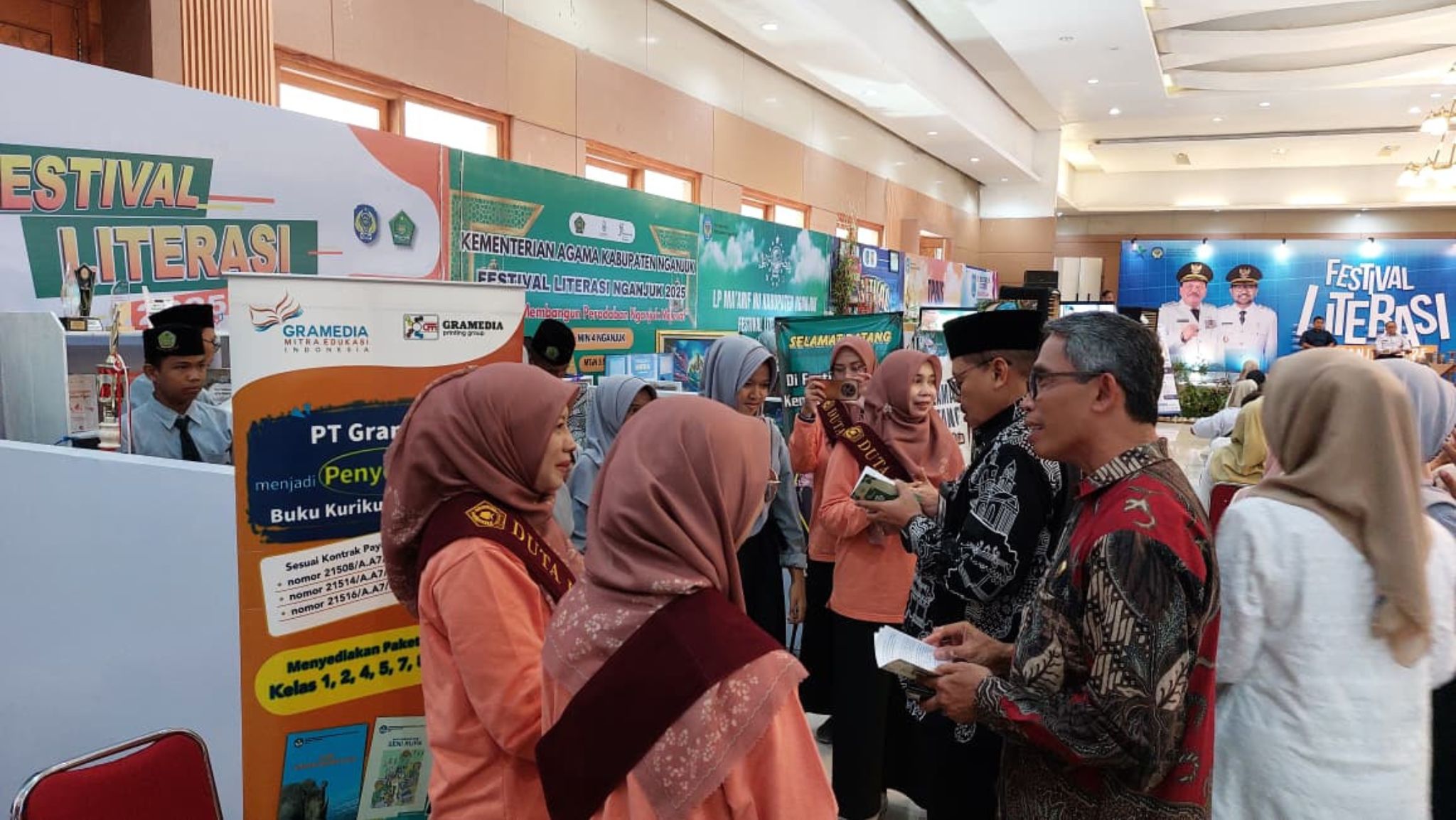 Festival Literasi Nganjuk 2025, Kakankemenag dan Kasi Penma Tinjau Langsung Inovasi Stand Kemenag