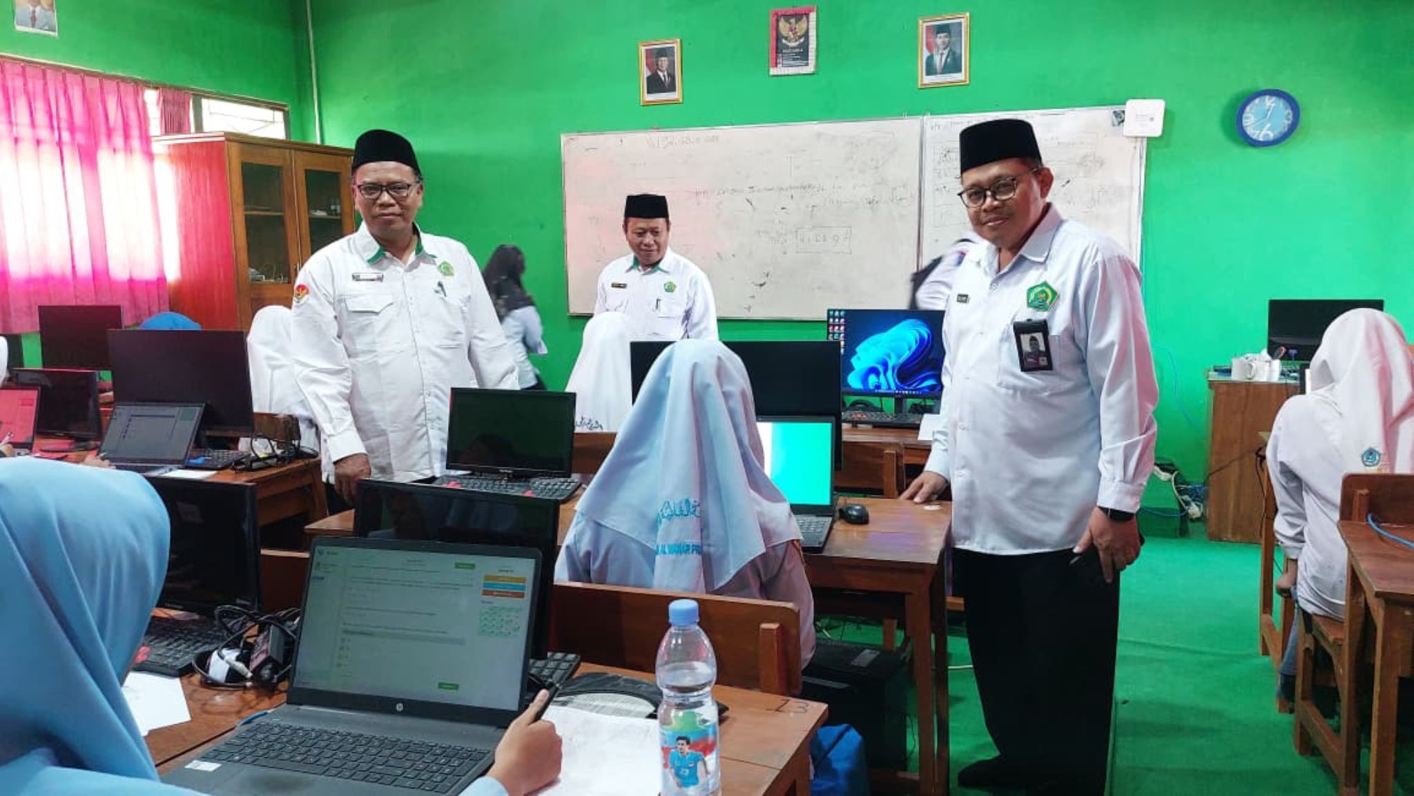 Kakankemenag Nganjuk Tinjau Langsung Pelaksanaan OMI 2025 di MAN 2 Nganjuk